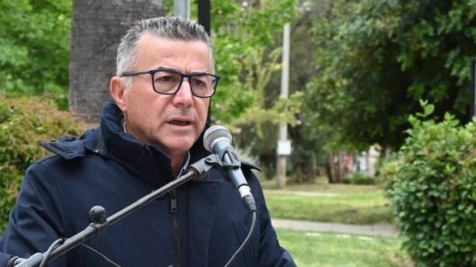 Φωτογραφία του Πούντα‑Καλάβρυτα με προειδοποιητικό μήνυμα