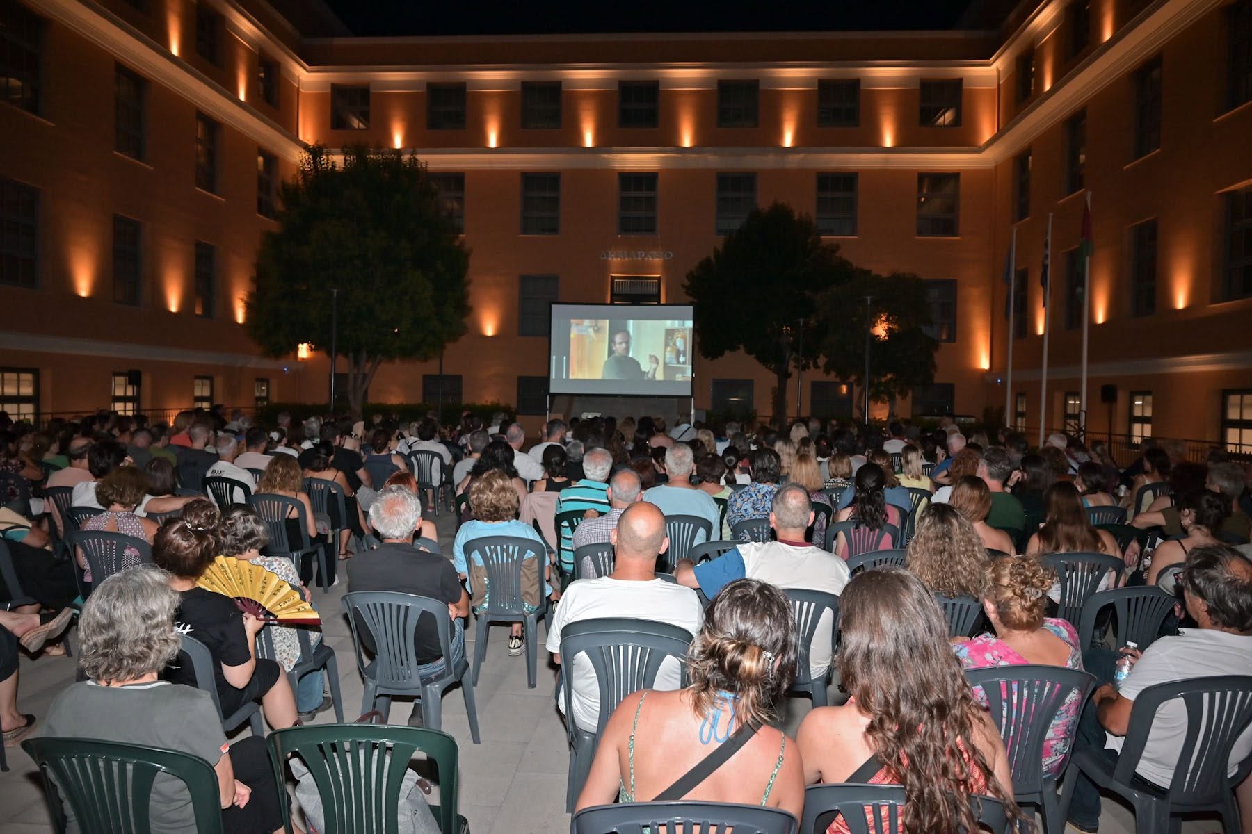 Το «κρέας»… μιας σκοτεινής επαρχίας στο νέο Δημαρχείο της Πάτρας ΦΩΤΟ