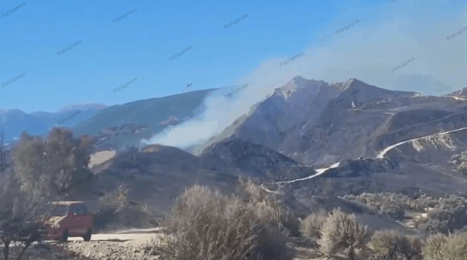 Αχαΐα: Με ένα ενεργό μέτωπο στα Συνανιά η φωτιά στην Δυτική Αιγιάλεια - Ρίψεις από εναέρια μέσα - Επικίνδυνες αναζοπυρώσεις φοβάται η Πυροσβεστική ΒΙΝΤΕΟ-ΦΩΤΟ