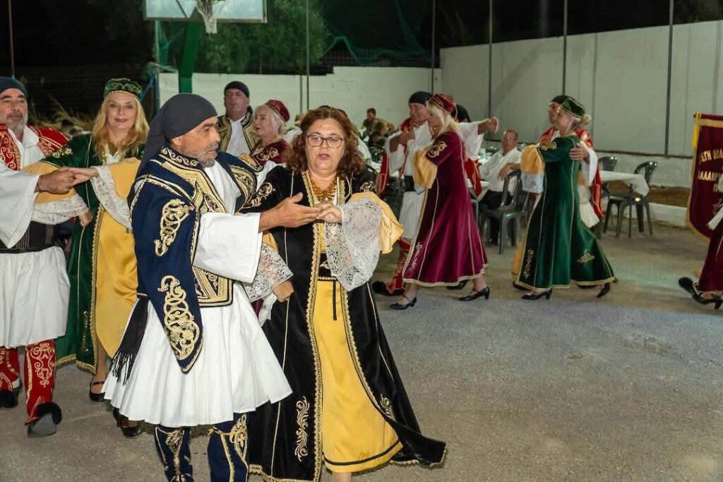 Eμφάνιση της Στέγης Καλαβρυτινών και Φίλων Πάτρας στον Κρίνο ΦΩΤΟ