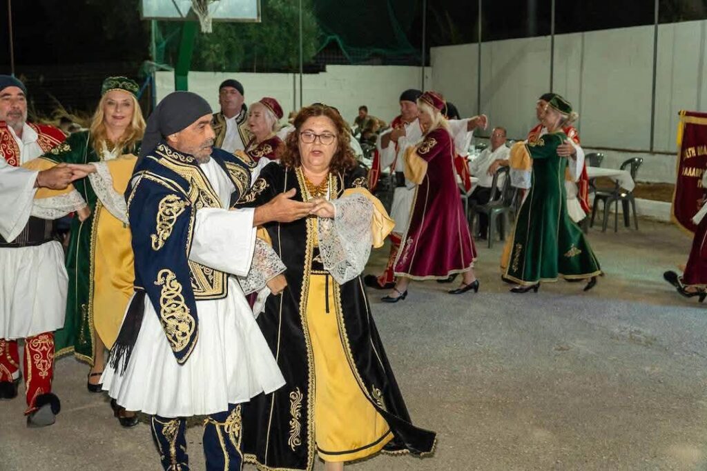 Παραδοσιακό δημοτικό γλέντι στον Κρίνο ΦΩΤΟ