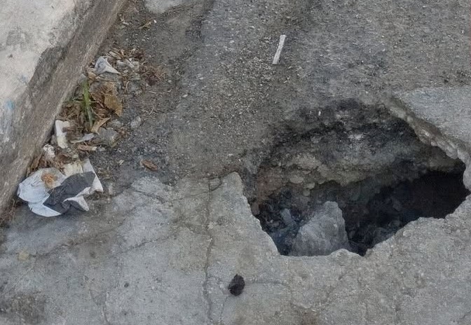 Αρχισαν ν’ ανοίγουν επικίνδυνα οι απαρχαιωμένοι δρόμοι