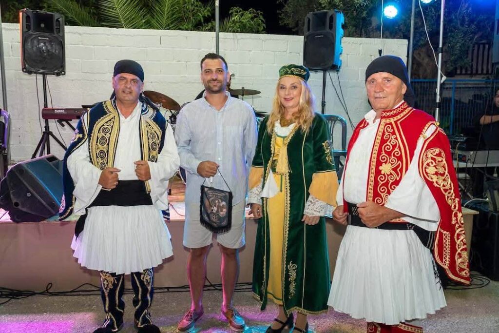 Παραδοσιακό δημοτικό γλέντι στον Κρίνο ΦΩΤΟ