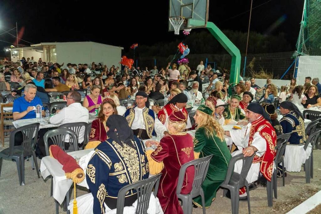 Παραδοσιακό δημοτικό γλέντι στον Κρίνο ΦΩΤΟ