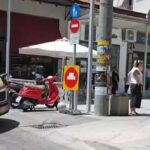 Αίγιο: Αποτυχημένη προσπάθεια διέλευσης ασθενοφόρου στον αμφιλεγόμενο πεζόδρομο της Κλ. Οικονόμου ΒΙΝΤΕΟ