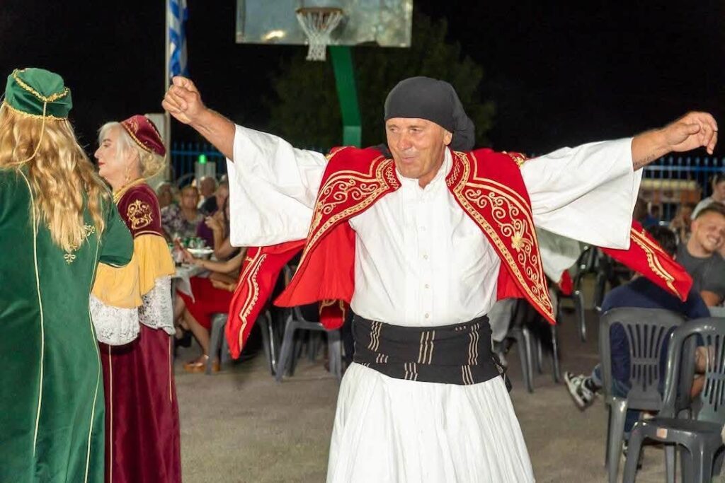Εμφάνιση της Στέγης Καλαβρυτινών