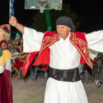 Eμφάνιση της Στέγης Καλαβρυτινών και Φίλων Πάτρας στον Κρίνο ΦΩΤΟ 1 Εμφάνιση της Στέγης Καλαβρυτινών