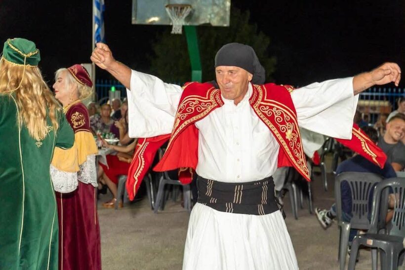 Eμφάνιση της Στέγης Καλαβρυτινών και Φίλων Πάτρας στον Κρίνο ΦΩΤΟ 4 Εμφάνιση της Στέγης Καλαβρυτινών