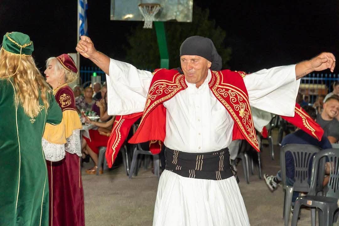 Eμφάνιση της Στέγης Καλαβρυτινών και Φίλων Πάτρας στον Κρίνο ΦΩΤΟ