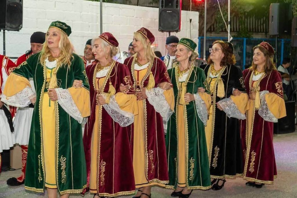Eμφάνιση της Στέγης Καλαβρυτινών και Φίλων Πάτρας στον Κρίνο ΦΩΤΟ
