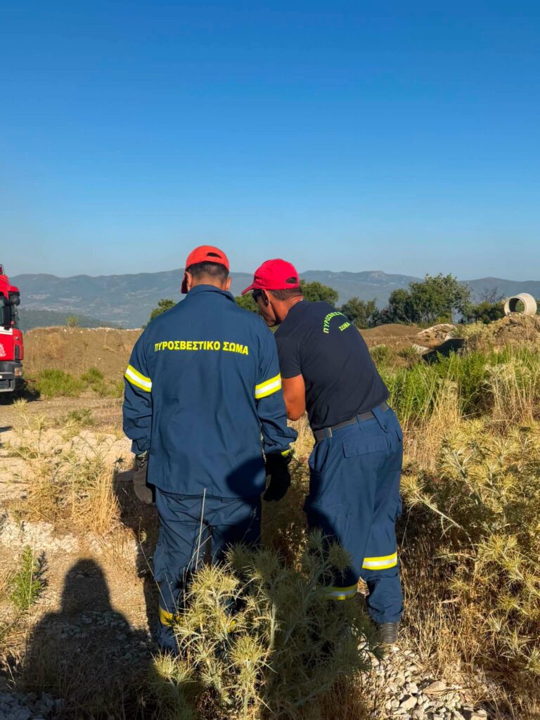 Δυτική Αχαΐα: Επιασε μάνικα για την κατάσβεση της πυρκαγιάς ακόμα και ο δήμαρχος που τηλεφώνησε στον υπουργό - Σε επιφυλακή για τον ΧΥΤΑ Φλόκα
