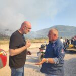 Αιγιάλεια: Στην πυρκαγιά δήμαρχος και αντιδήμαρχος συνδράμοντας αρχές και πολίτες ΦΩΤΟ