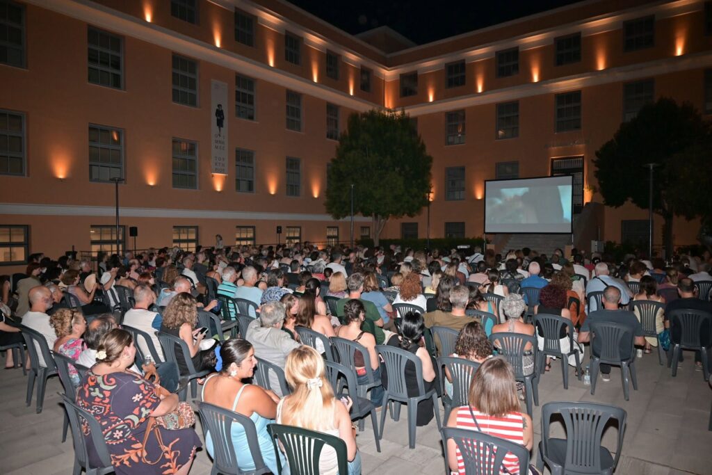 Το «κρέας»… μιας σκοτεινής επαρχίας στο νέο Δημαρχείο της Πάτρας ΦΩΤΟ