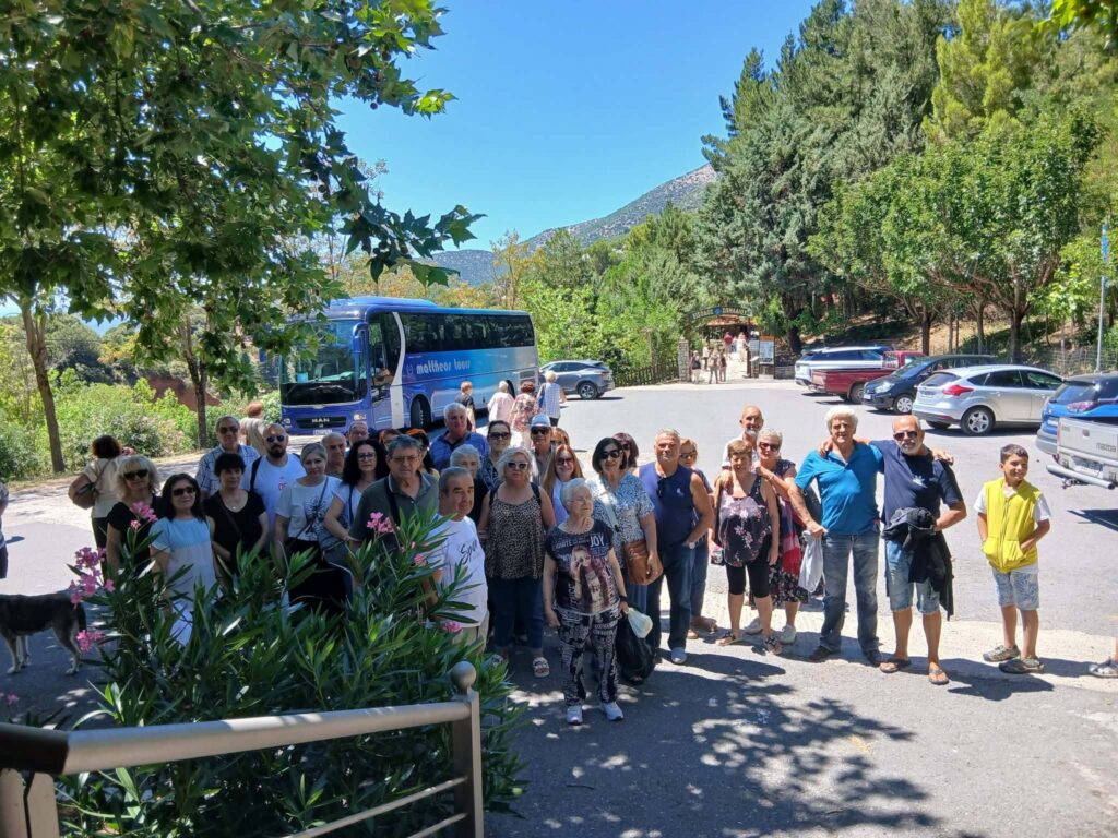 Ο Εκπολιτιστικός σύλλογος Ροδοδάφνης στα Καλάβρυτα ΦΩΤΟ