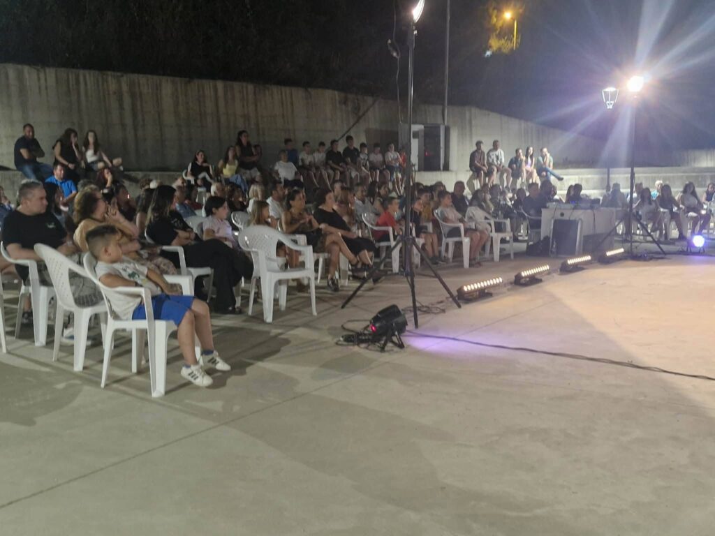 Θεατρική βραδιά στο Σκιαδά από το Άρμα Θέσπιδος ΦΩΤΟ
