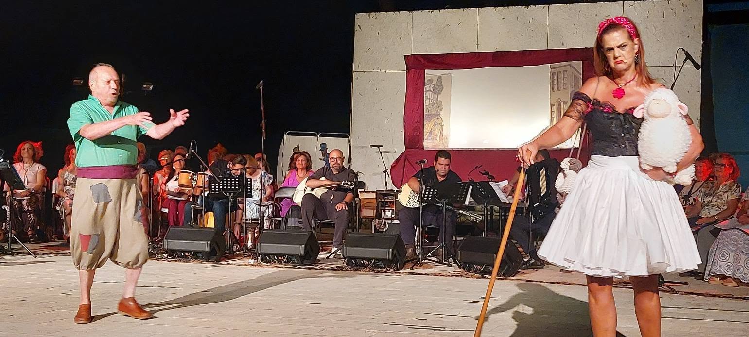 «Ε ρε γλέντια…» στο κατάμεστο Θέατρο Αιγίου ΒΙΝΤΕΟ-ΦΩΤΟ