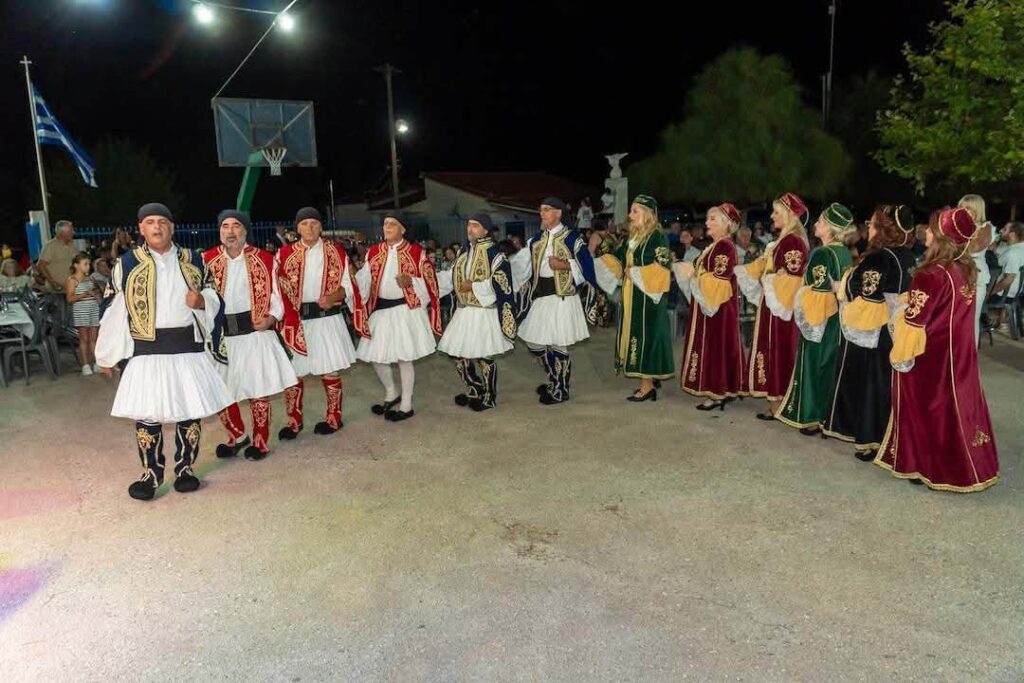 Eμφάνιση της Στέγης Καλαβρυτινών και Φίλων Πάτρας στον Κρίνο ΦΩΤΟ 12 Eμφάνιση της Στέγης Καλαβρυτινών και Φίλων Πάτρας στον Κρίνο ΦΩΤΟ