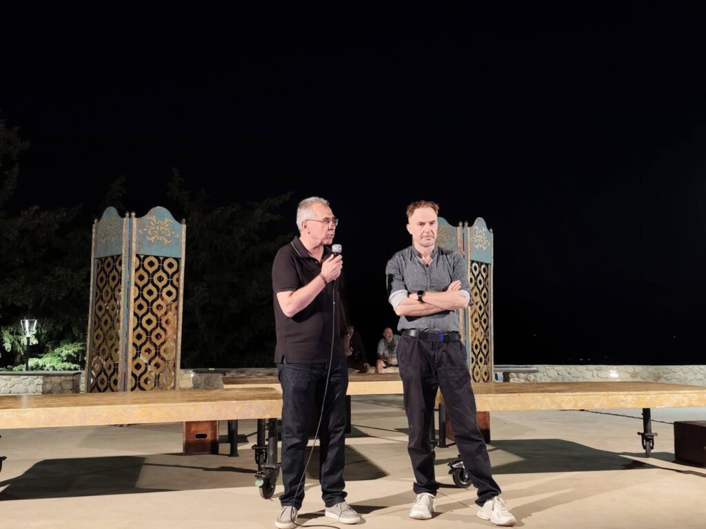 Θεατρική βραδιά στο Σκιαδά από το Άρμα Θέσπιδος ΦΩΤΟ