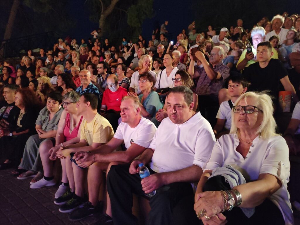 Ο διαχρονικός Καραγκιόζης από το ΕΚΑΜΕ ΑμεΑ Αιγίου ΦΩΤΟ