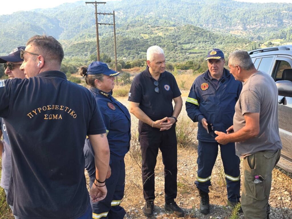Αιγιάλεια: Το παρασκήνιο εν ώρα «πολέμου» στο μέτωπο της φωτιάς - Τα τηλεφωνήματα στον υπουργό και η αγωνία Φαρμάκη - Ζαΐμη ΒΙΝΤΕΟ-ΦΩΤΟ