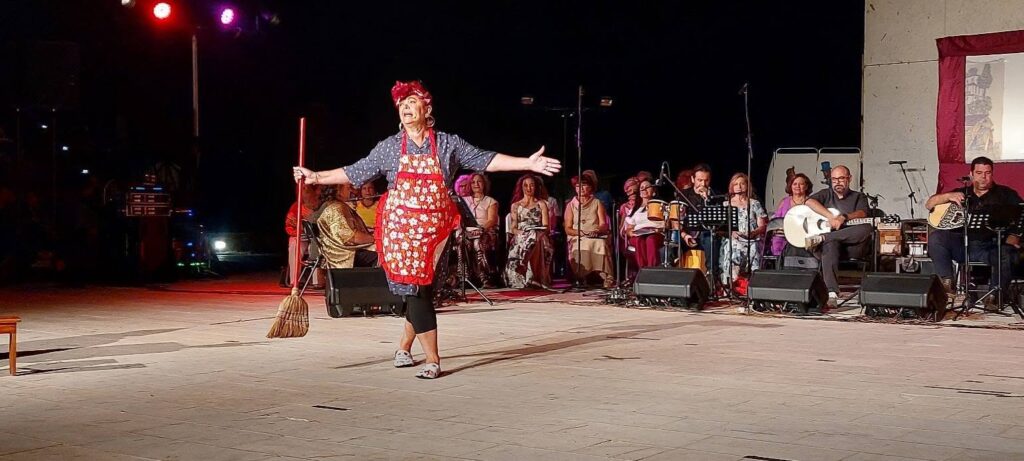 «Ε ρε γλέντια…» στο κατάμεστο Θέατρο Αιγίου ΒΙΝΤΕΟ-ΦΩΤΟ 9 «Ε ρε γλέντια…» στο κατάμεστο Θέατρο Αιγίου ΒΙΝΤΕΟ-ΦΩΤΟ