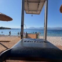 Ακράτα: Εκτός λειτουργίας ράμπα ΑμεΑ λόγω κυματισμού στη θάλασσα και στο βάθος βανδαλισμοί ΦΩΤΟ 1 Συλιβαινιιωτίκων στην προσωρινά εκτός