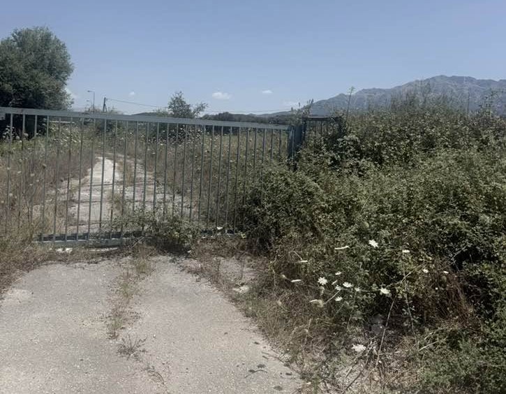 Ερυμάνθεια: Ακαθάριστος ο Βιολογικός με ευθύνη του Δήμου παρά την υποχρέωση καθαρισμού οικοπέδων της αντιπυρικής περιόδου
