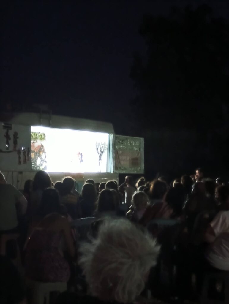 Ο σύλλογος Φ.Ο.Σ σε παράσταση Καραγκιόζη στα Σελιανίτικα ΦΩΤΟ