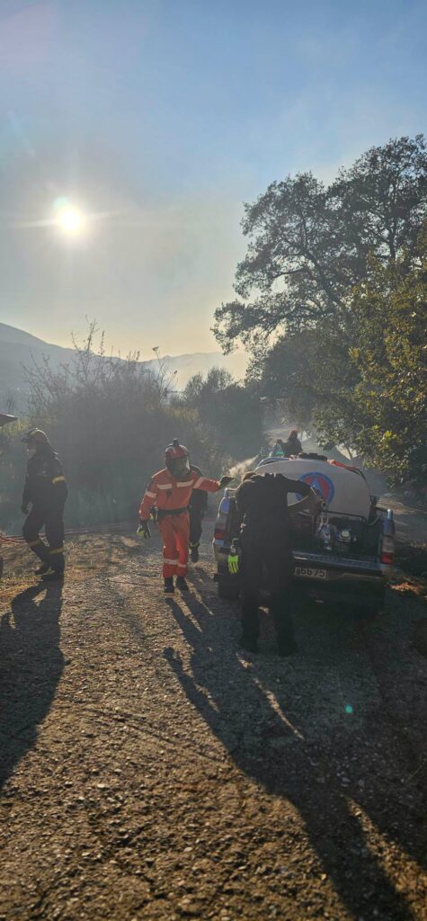 Αιγιάλεια: «Το ανθρώπινο φιλότιμο νίκησε τη φωτιά» – Η «μάχη» πυροσβεστών και εθελοντών σε Μάγειρα και Μυρόβρυση ΝΕΑ ΒΙΝΤΕΟ-ΦΩΤΟ