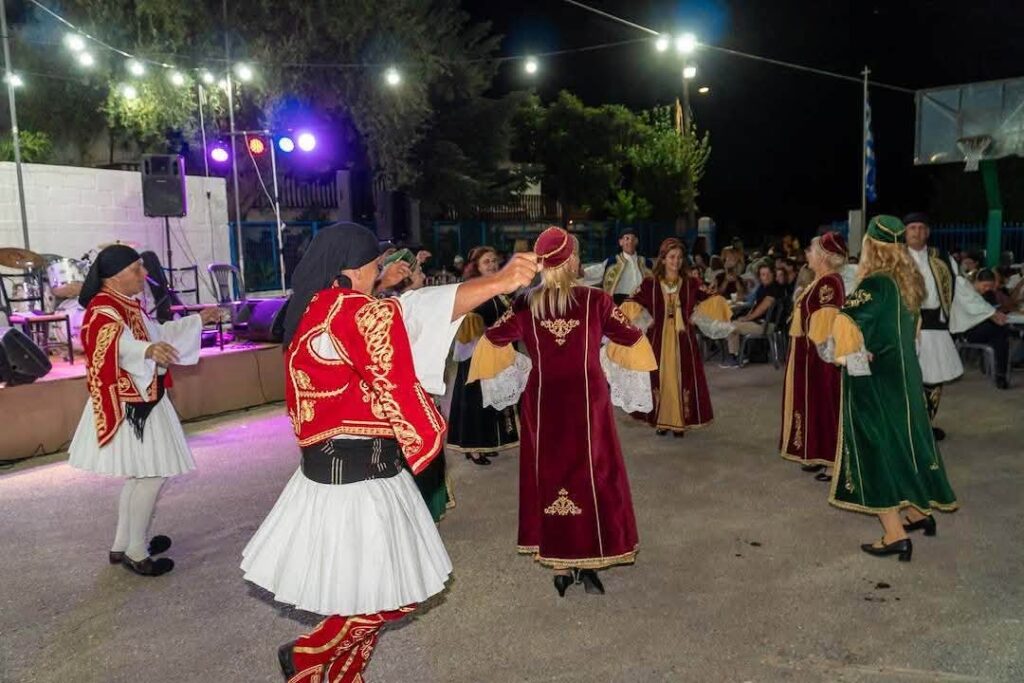 Eμφάνιση της Στέγης Καλαβρυτινών και Φίλων Πάτρας στον Κρίνο ΦΩΤΟ