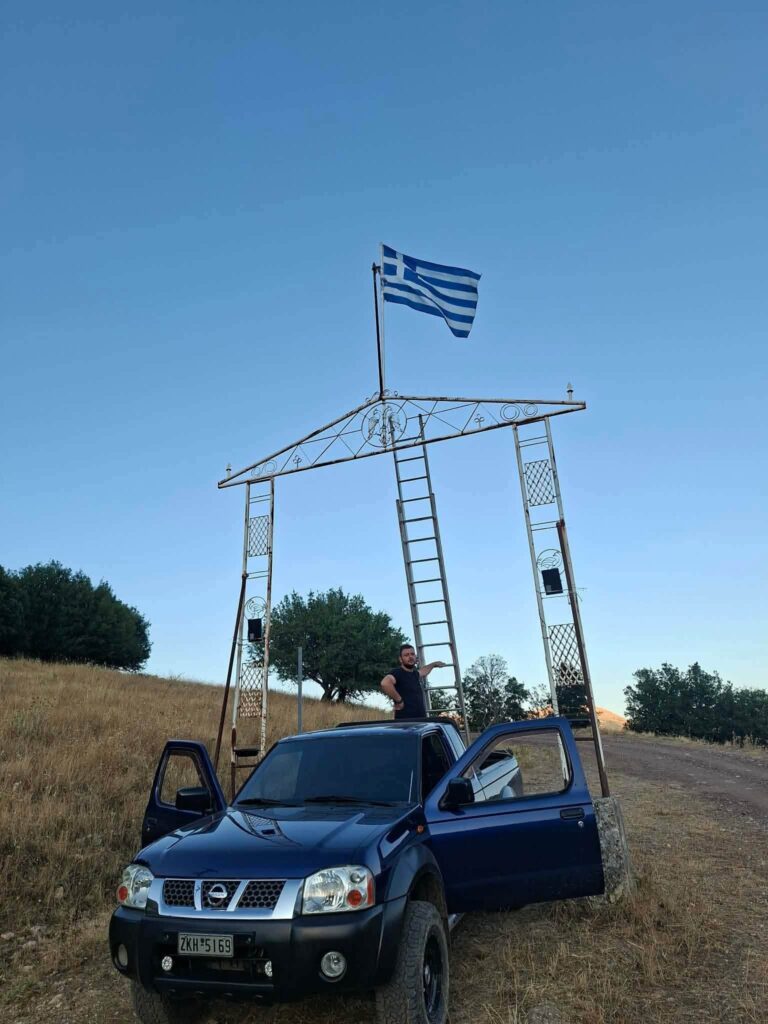 Λαπαναγοί: Πρωτότυπη φωταγώγηση της εισόδου του χωριού με καλλωπισμό και καθαρισμό ΦΩΤΟ 7 Λαπαναγοί: Πρωτότυπη φωταγώγηση της εισόδου του χωριού με καλλωπισμό και καθαρισμό ΦΩΤΟ