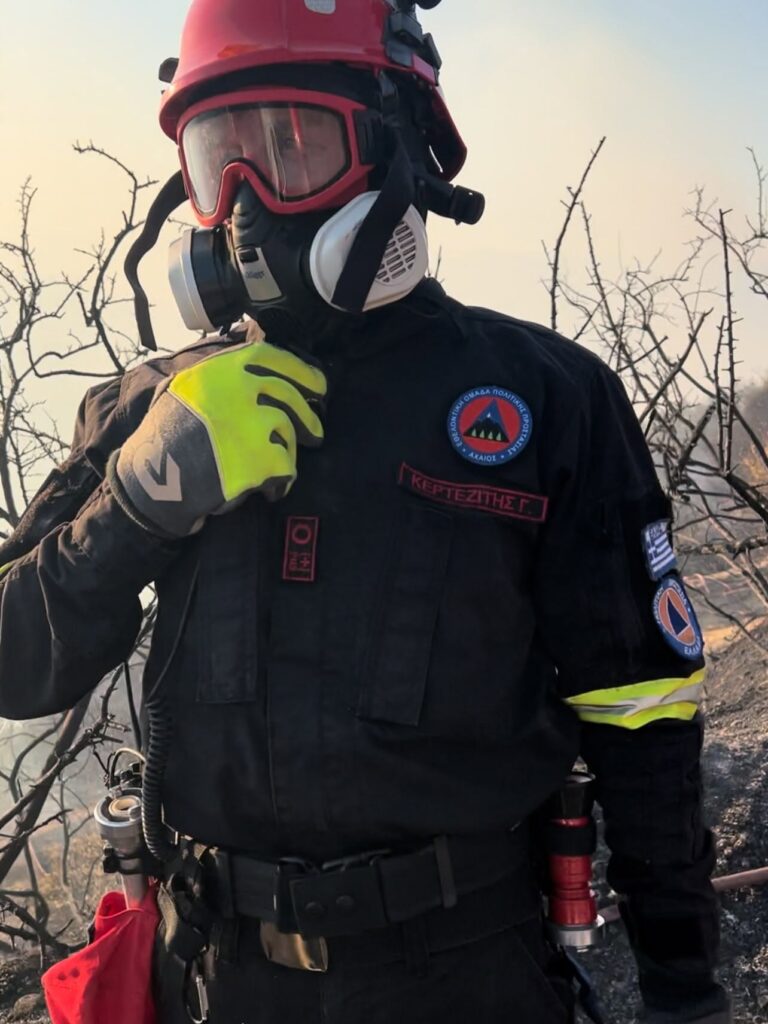 Αιγιάλεια: «Κόβουν την ανάσα» οι επιχειρήσεις κατάσβεσης της φωτιάς από εθελοντές - Η «μάχη» με τις φλόγες στο Patrapress ΒΙΝΤΕΟ-ΦΩΤΟ