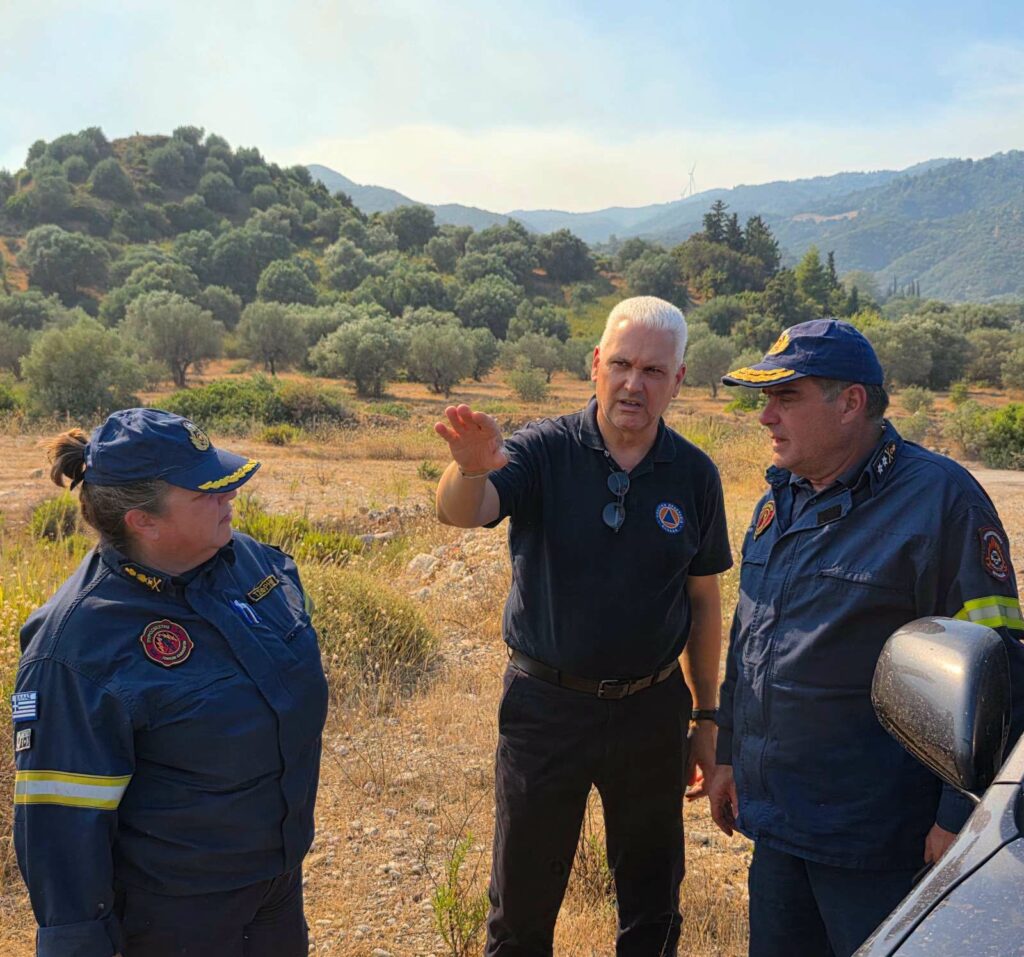 Αιγιάλεια: Το παρασκήνιο εν ώρα «πολέμου» στο μέτωπο της φωτιάς - Τα τηλεφωνήματα στον υπουργό και η αγωνία Φαρμάκη - Ζαΐμη ΒΙΝΤΕΟ-ΦΩΤΟ