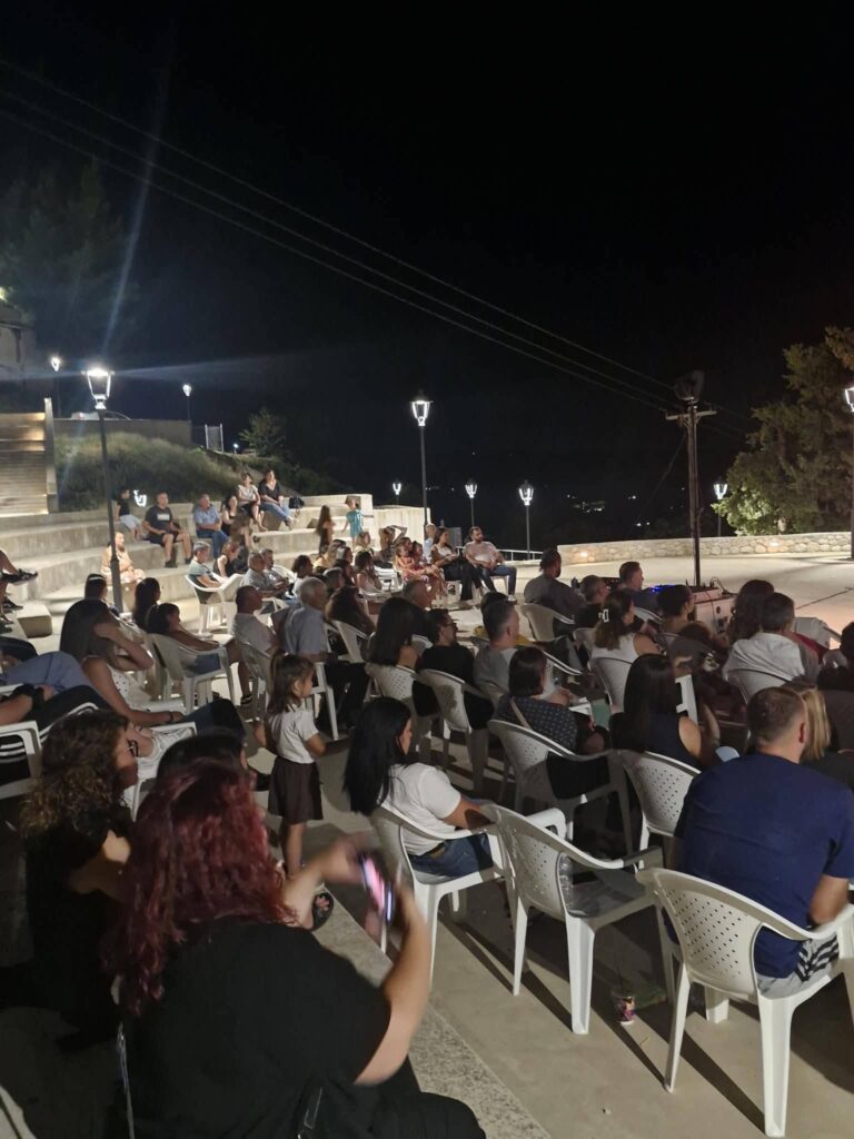 Θεατρική βραδιά στο Σκιαδά από το Άρμα Θέσπιδος ΦΩΤΟ