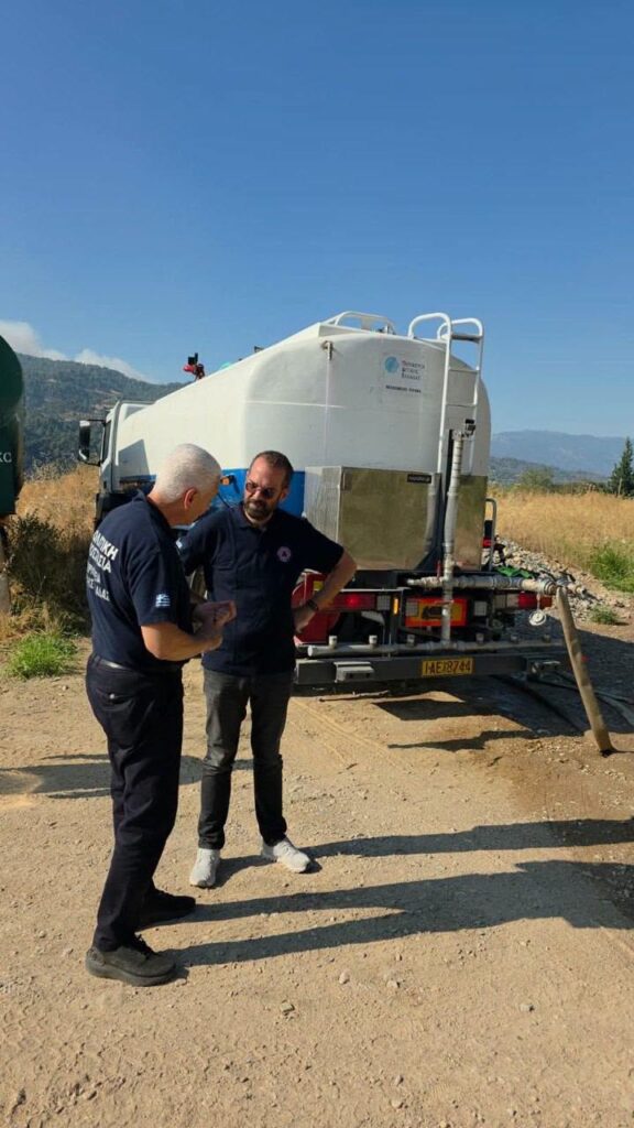 Αιγιάλεια: Ο περιφερειάρχης Νεκτάριος Φαρμάκης στο πεδίο της μάχης με τις φλόγες ΦΩΤΟ 8 Αιγιάλεια: Ο περιφερειάρχης Νεκτάριος Φαρμάκης στο πεδίο της μάχης με τις φλόγες ΦΩΤΟ