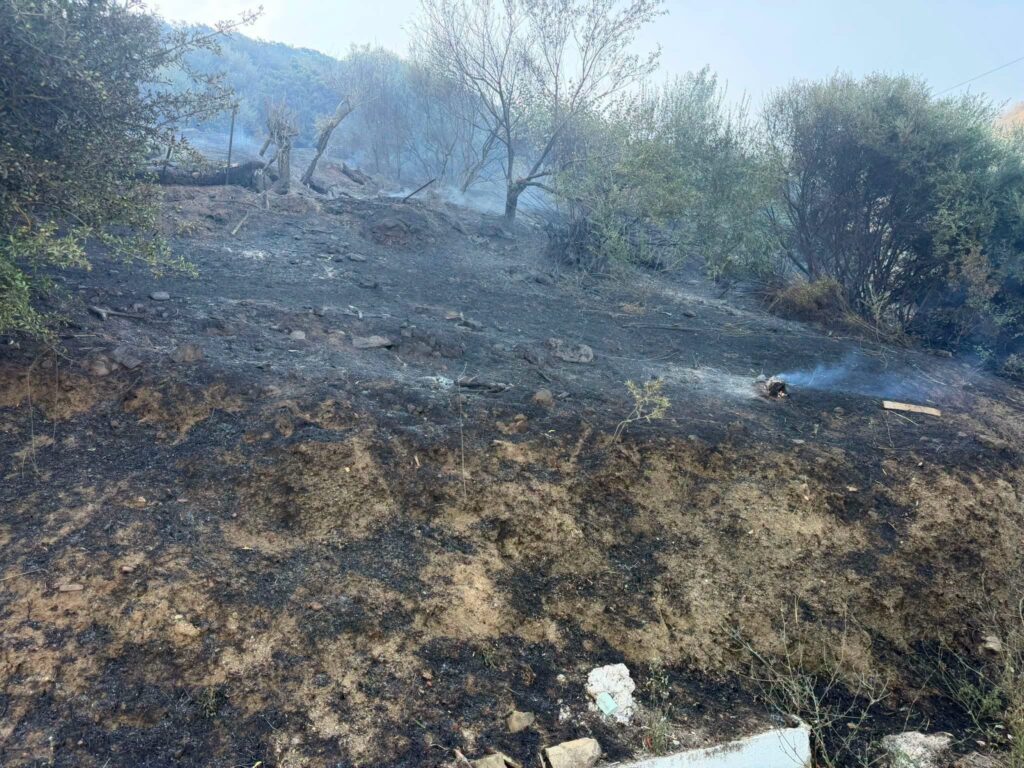 Δυτική Αχαΐα: Επιασε μάνικα για την κατάσβεση της πυρκαγιάς ακόμα και ο δήμαρχος που τηλεφώνησε στον υπουργό - Σε επιφυλακή για τον ΧΥΤΑ Φλόκα