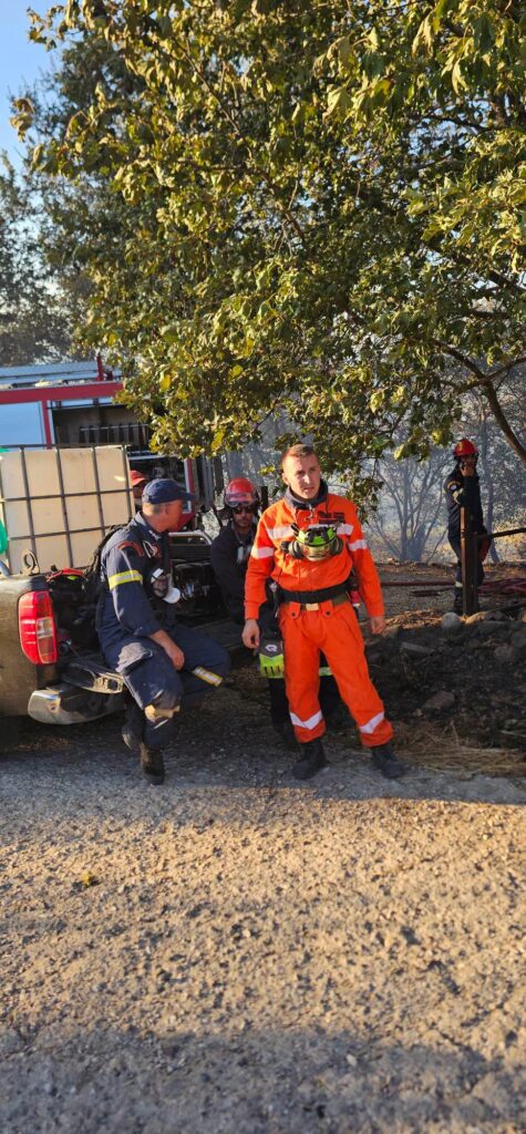 Αιγιάλεια: «Το ανθρώπινο φιλότιμο νίκησε τη φωτιά» – Η «μάχη» πυροσβεστών και εθελοντών σε Μάγειρα και Μυρόβρυση ΝΕΑ ΒΙΝΤΕΟ-ΦΩΤΟ 6 Αιγιάλεια: «Το ανθρώπινο φιλότιμο νίκησε τη φωτιά» – Η «μάχη» πυροσβεστών και εθελοντών σε Μάγειρα και Μυρόβρυση ΝΕΑ ΒΙΝΤΕΟ-ΦΩΤΟ