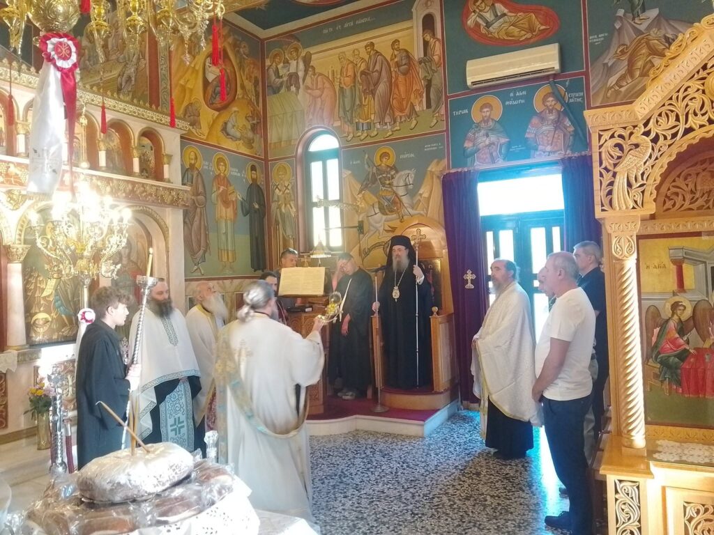 Ο εσπερινός στον Ι.Ν. Αγίας Τριάδος της Καρυάς Πατρών ΦΩΤΟ 6 Ο εσπερινός στον Ι.Ν. Αγίας Τριάδος της Καρυάς Πατρών ΦΩΤΟ