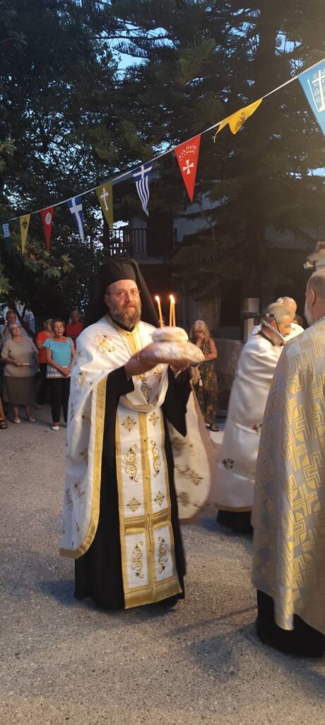 Πλήθος πιστών στην Μεταμόρφωση του Σωτήρος Ροδιάς ΦΩΤΟ