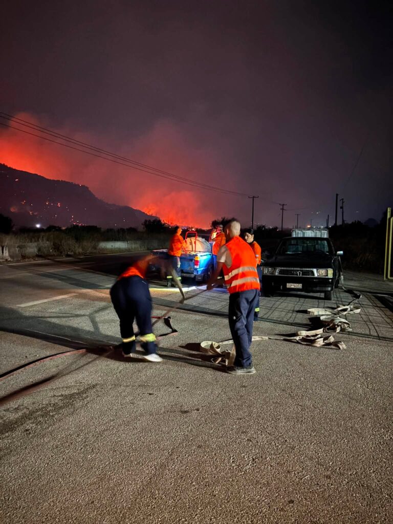 Ζήρια: Συγκινούν φορείς και πολίτες με την «φλόγα» αλληλεγγύης στις φωτιές ΦΩΤΟ