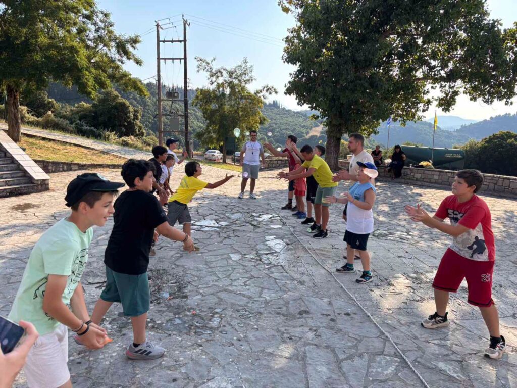 Ευχαριστήριες και συγχαρητήριες ευχές για τη συνδρομή στη λειτουργία των Κατασκηνώσεων της Ιεράς Μητροπόλεως στα Καλάβρυτα