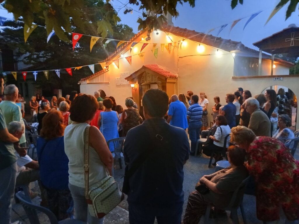 Πλήθος πιστών στην Μεταμόρφωση του Σωτήρος Ροδιάς ΦΩΤΟ