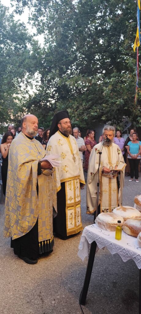 Πλήθος πιστών στην Μεταμόρφωση του Σωτήρος Ροδιάς ΦΩΤΟ