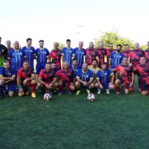 Φιλικό παλαιμάχων «Βοστίτσα vs Καλάβρυτα» στο Αίγιο ΦΩΤΟ 3 Ομάδα παλαιμάχων ποδοσφαιριστών Βοστίτσας και Καλαβρύτων ποζάρου…