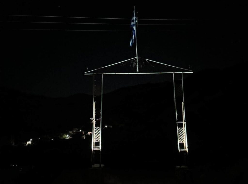 Λαπαναγοί: Πρωτότυπη φωταγώγηση της εισόδου του χωριού και δράσεις καλλωπισμού και καθαρισμού ΦΩΤΟ