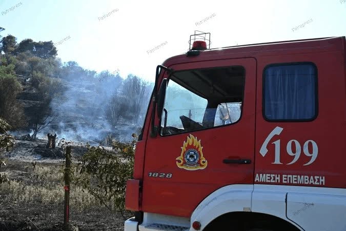 Αιγιάλεια: Σε ύφεση και υπό έλεγχο η μεγάλη φωτιά - Επιχειρούν ισχυρές δυνάμεις για τον φόβο αναζωπυρώσεων σε Συμπολιτεία και Ερινεό ΒΙΝΤΕΟ-ΦΩΤΟ