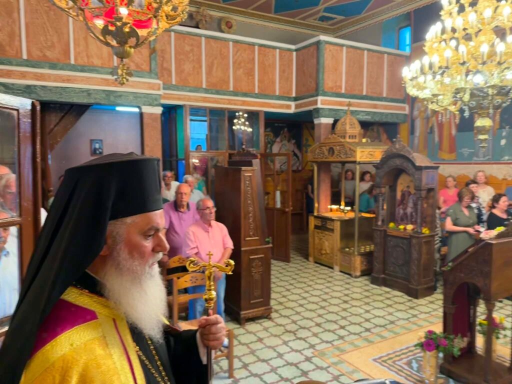 Με πιστούς της Λαπάτας ο Μητροπολίτης Ιερώνυμος ΦΩΤΟ