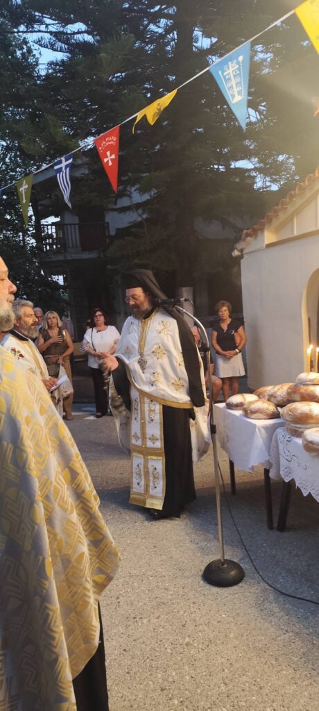 Πλήθος πιστών στην Μεταμόρφωση του Σωτήρος Ροδιάς ΦΩΤΟ