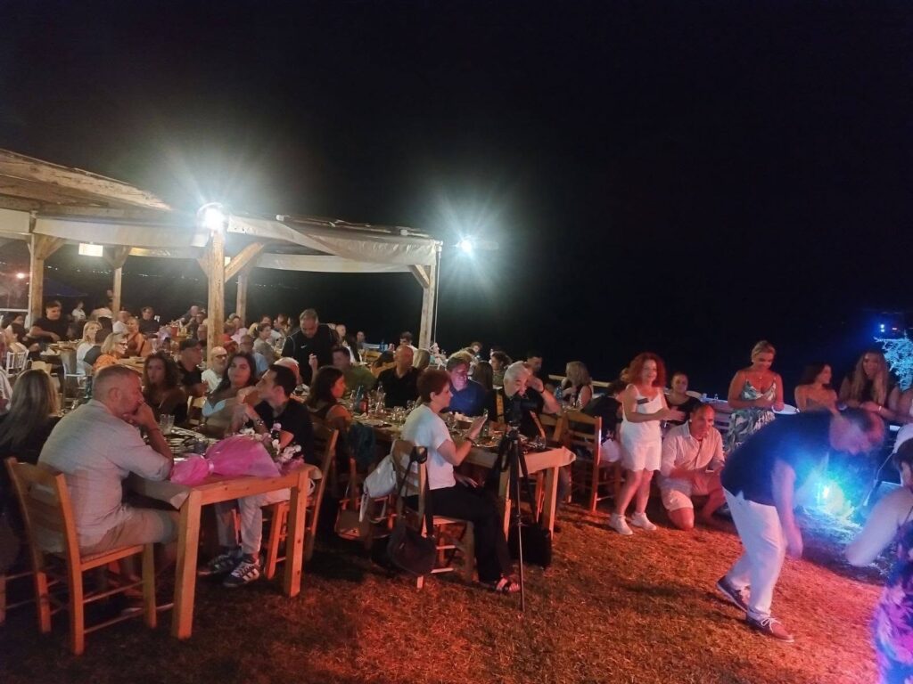 Ο Δημήτρης Παλούμπης σε μια όμορφη βραδιά με φίλους ΦΩΤΟ 6 Ο Δημήτρης Παλούμπης σε μια όμορφη βραδιά με φίλους ΦΩΤΟ