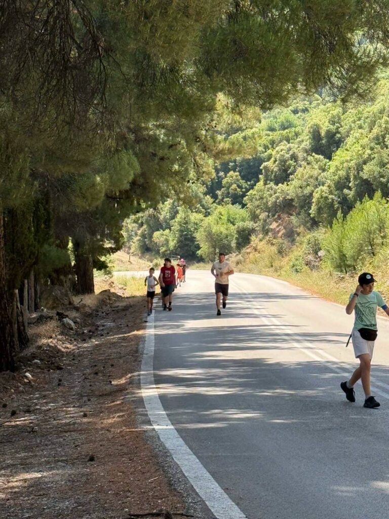 Ευχαριστήριες και συγχαρητήριες ευχές για τη συνδρομή στη λειτουργία των Κατασκηνώσεων της Ιεράς Μητροπόλεως στα Καλάβρυτα